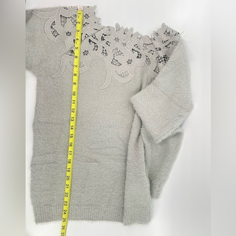 NWT En Crème Sincerely Yours Gray Knit Sweater Lacy Cutout Appliqué Back S/M - Picture 13 of 13